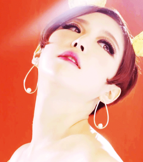 🔥짧은머리+아이라인 하면 떠오르는 연예인.gif (설렘주의) | 인스티즈