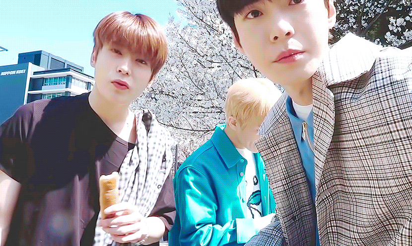 애기부부 사진 뿌리기 💛💚 | 인스티즈