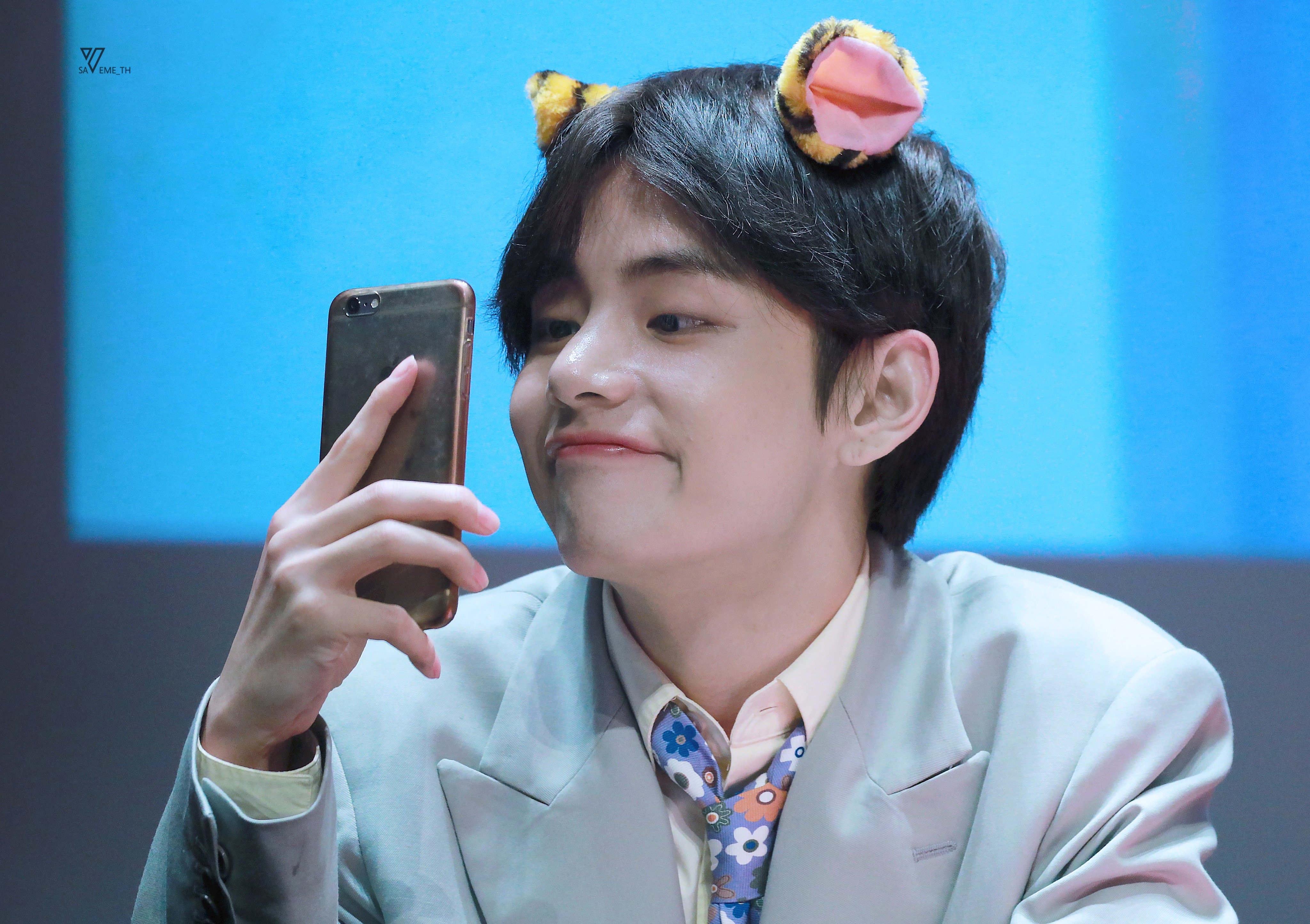 셀카 스타일이 예전이랑은 많이 바뀐 방탄 뷔😬📸 | 인스티즈