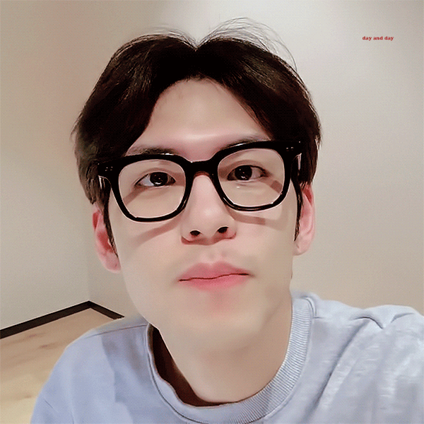 이 짤 진짜 대학교에 있을 법한 과탑훈남선배같지않아?? | 인스티즈