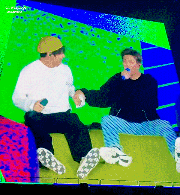 [잡담] 갑자기 방탄팬들 빅히트한테 가수랑 팬 차별하냐고 했던거 생각나서 개웃음ㅋㅋㅋㅋㅋㅋㅋㅋㅋㅋ | 인스티즈