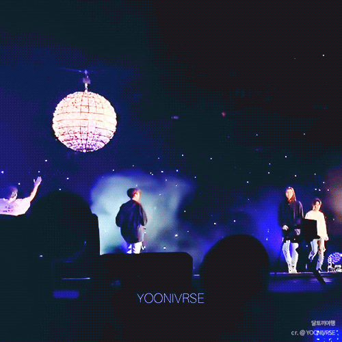 슈가님 이거 미러볼 위에 있는 거야??????????? | 인스티즈