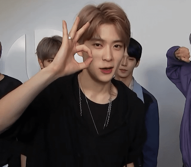 ​처음 본 강아지가 자기 허벅지에 오줌 싼 것에 대한 아이돌의 대처 | 인스티즈