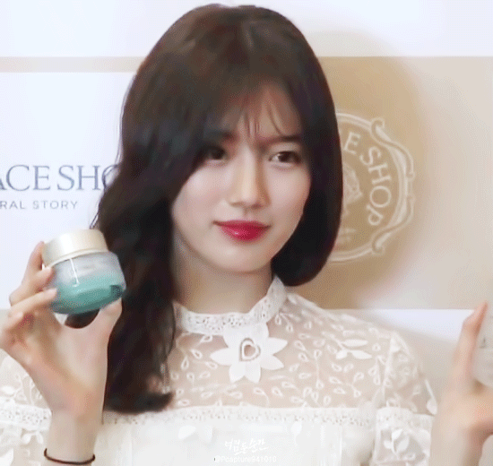 데뷔 전 카메라 테스트 받는 연습생 수지.gif | 인스티즈