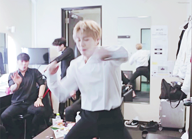 제발 우리 애 춤선 한번만 봐줘🙏🏻 하성운 춤선 진짜 채고야..🥺♥️ | 인스티즈