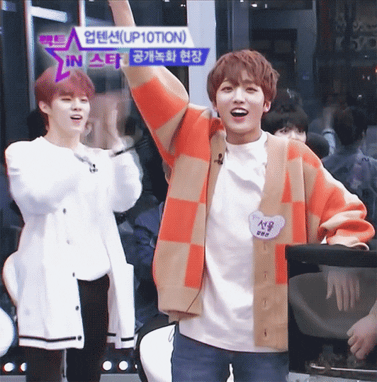 김우석 프엑 런웨이때 하이파이브 하려다 낚시당한거 봄?ㅋㅋㅋ | 인스티즈