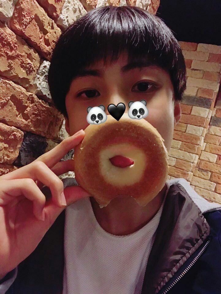 베이글 한입먹구 셀카찍은 은상이 - 인스티즈(instiz) X1(엑스원) 카테고리
