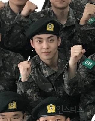 방금 뜬 엑소 시우민 ë…¸ë„ì‹ ë³‘êµìœ¡ëŒ€ 단체사진.jpg | ì¸ìŠ¤í‹°ì¦ˆ