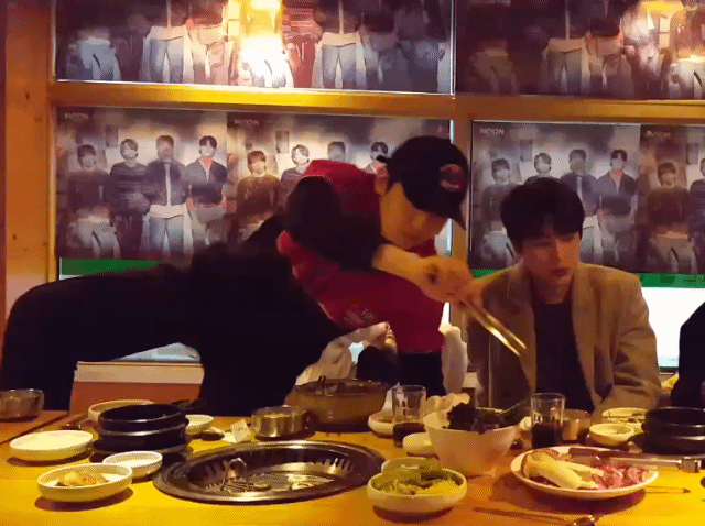 데이식스 성진 고기를 왜 이렇게 굽는 거야? | 인스티즈