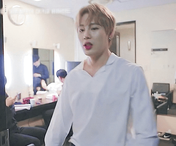 제발 우리 애 춤선 한번만 봐줘🙏🏻 하성운 춤선 진짜 채고야..🥺♥️ | 인스티즈