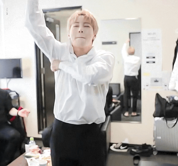 제발 우리 애 춤선 한번만 봐줘🙏🏻 하성운 춤선 진짜 채고야..🥺♥️ | 인스티즈