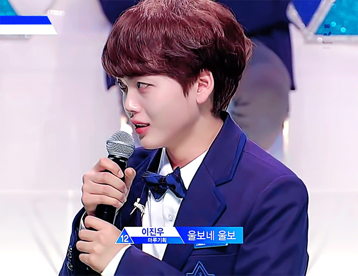 아이돌판 최초 상견례 등짝상.GIF | 인스티즈