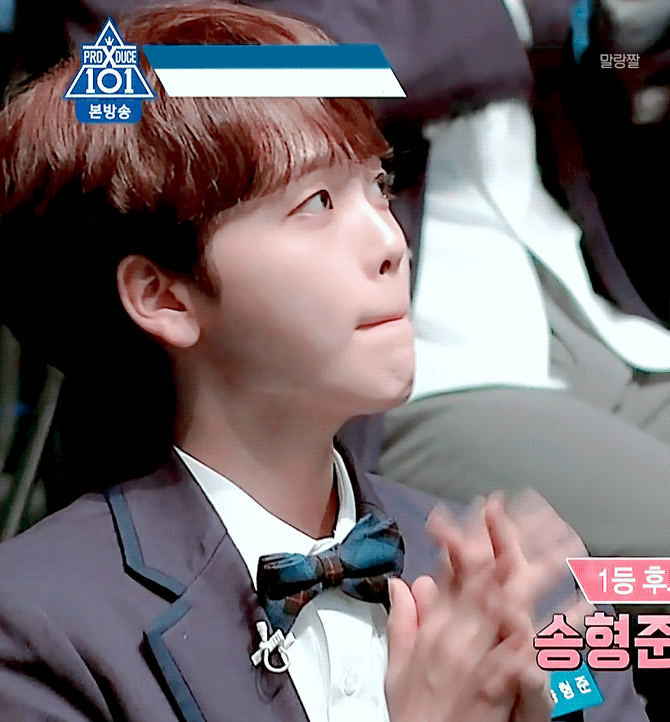 아이돌판 최초 상견례 등짝상.GIF | 인스티즈