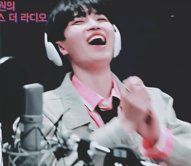 다들 보고 기분좋아지시라고 행복한 김재환와르르 | 인스티즈