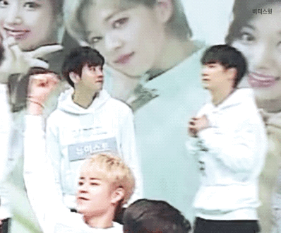 이거 진짜 습관적으로 뽀뽀할려는거 참은듯 | 인스티즈