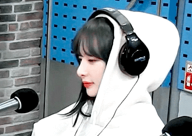 [잡담] 우주소녀 설아 이거 뭐땜에 웃는지아는사람 | 인스티즈