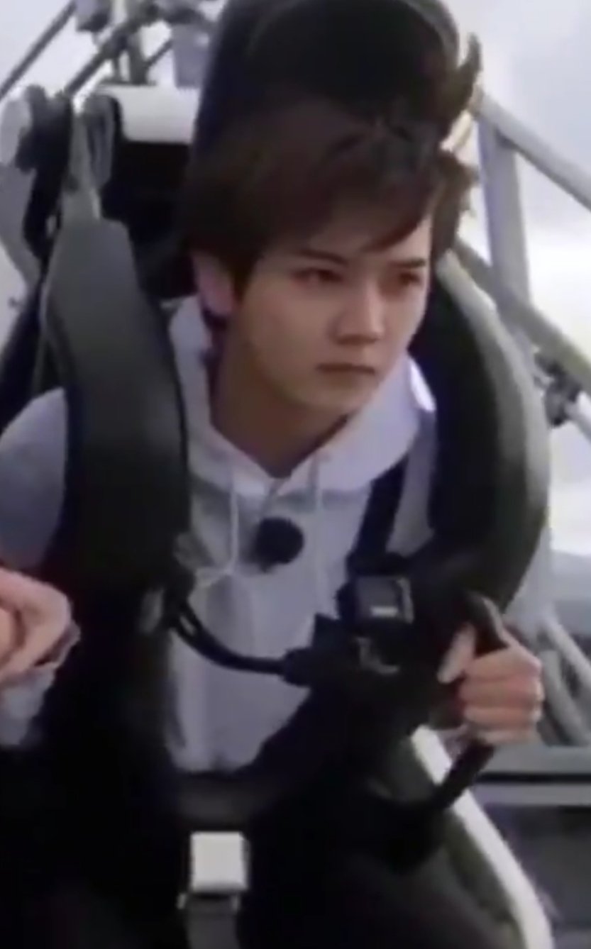 롤러코스터 위에서 아래로 내려오고 있는데 그 찰나의 얼굴이 이렇게 생김 | 인스티즈