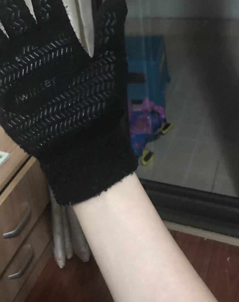 갤러리에 웬 이런사진이 아마도 팔 하얀게 신기해서 찍은거같아 | 인스티즈