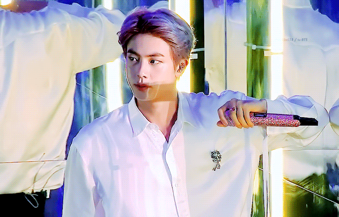 이 글은 방탄의 맏형 김석진의 어깨를 자랑하는 글 입니다. 💜 | 인스티즈