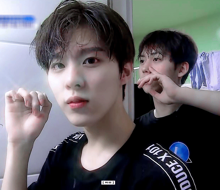 김우석한테 케이크나 화장품 광고 맡기면 이렇게 됨 gif | 인스티즈