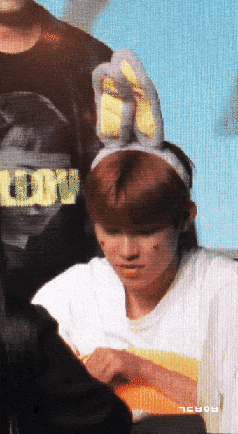 박우진 귀 활짝 ㅋㅋㅋㅋ | 인스티즈