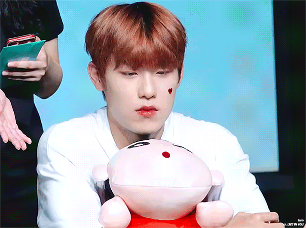 박우진은 윗입술도 이쁘다 | 인스티즈