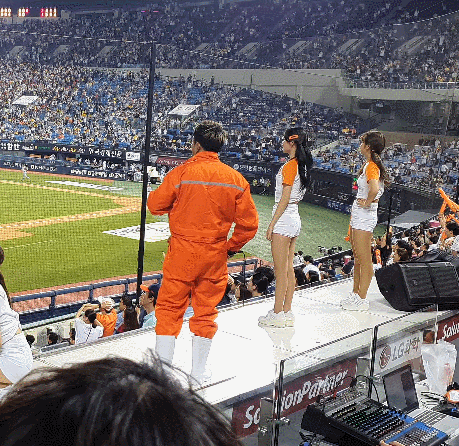 6연패하고 있는 행복야구 응원단장 소방수 컨셉 | 인스티즈