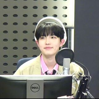 다들 보고 기분좋아지시라고 행복한 김재환와르르 | 인스티즈