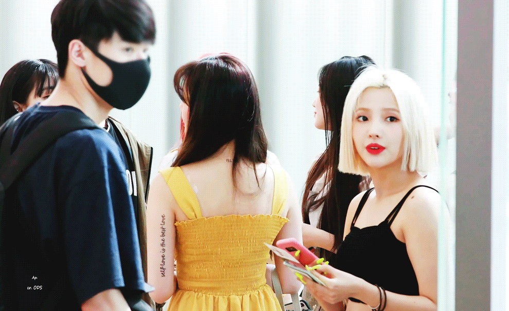 수진 이거 문신이야?? | 인스티즈