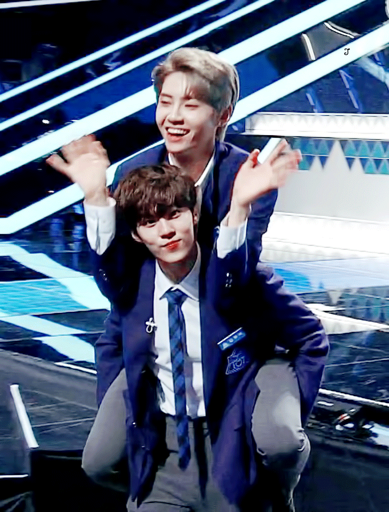 갑자기 김우석 이진혁 안친하고 비즈니스 사이라고 뜬금없이 글쓰던거 생각나네 | 인스티즈