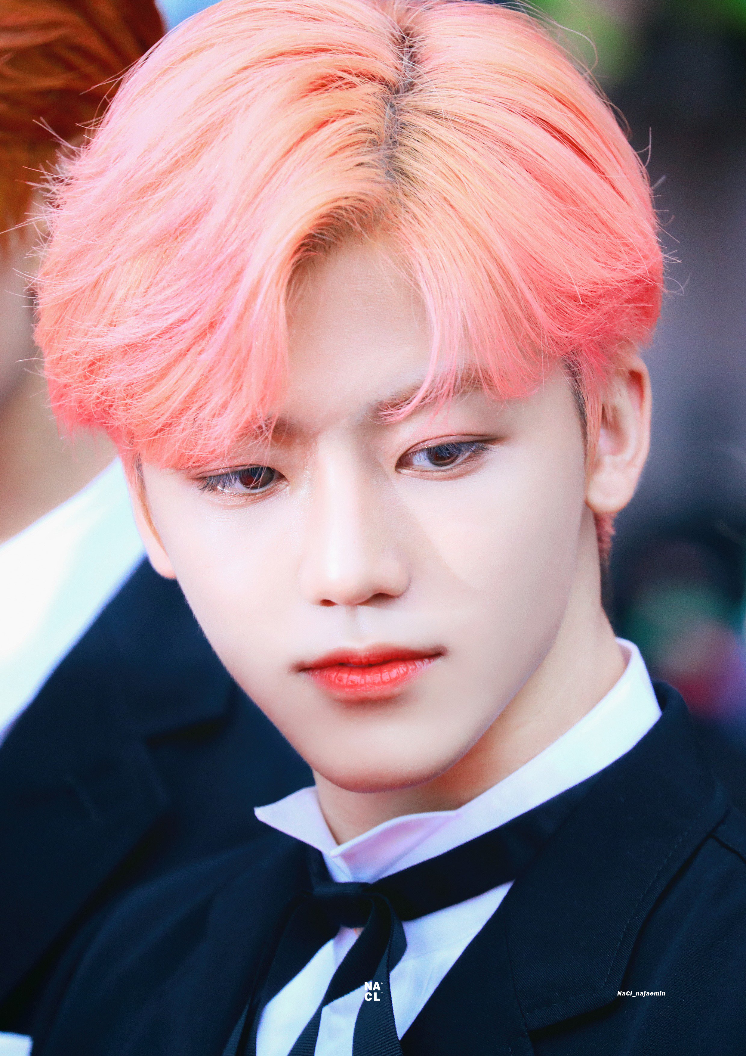 와 사진첩 정리하는데 얘 왜이렇게 비현실적으로 생겼지 | 인스티즈