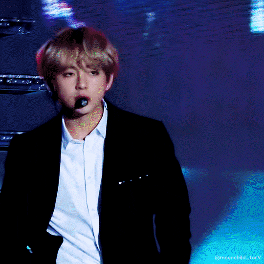 방탄 뷔는 무대 사진 몇 장만 봐도 왜 롤모델로 꼽히는 지 보여 | 인스티즈