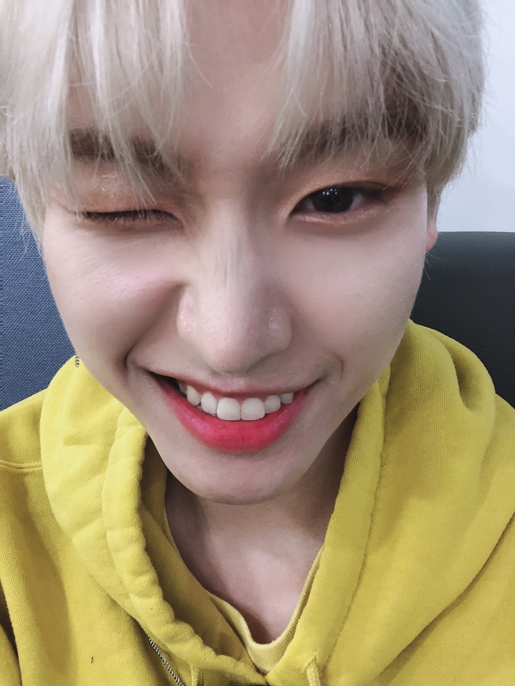 이런 오빠를 덕질할수있음에 감사하는 하루...(어하루 아님 | 인스티즈