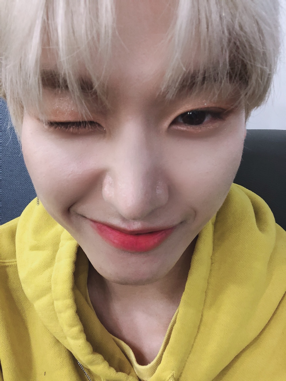 이런 오빠를 덕질할수있음에 감사하는 하루...(어하루 아님 | 인스티즈