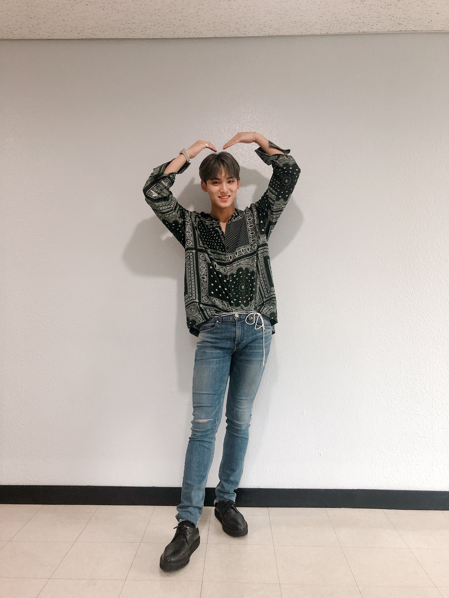 세븐틴 민규 혼자 있는데 키 진짜 커 보여 | 인스티즈