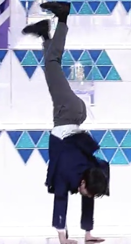 프엑 본 사람들아 이거 누군지 알아..? 갤러리에 있는데.. | 인스티즈