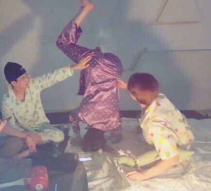 플랜에이즈 성격차이 보이는 짤 | 인스티즈