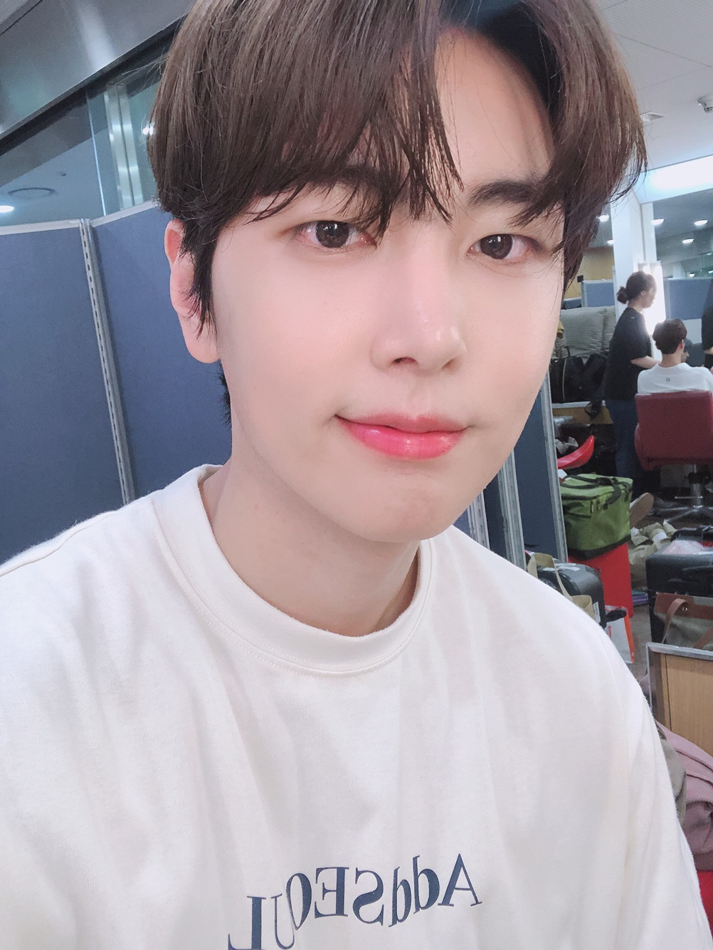 이재윤 짐짜 이사진 너무 젛아 아진짜 잘생겻지 않아??? | 인스티즈