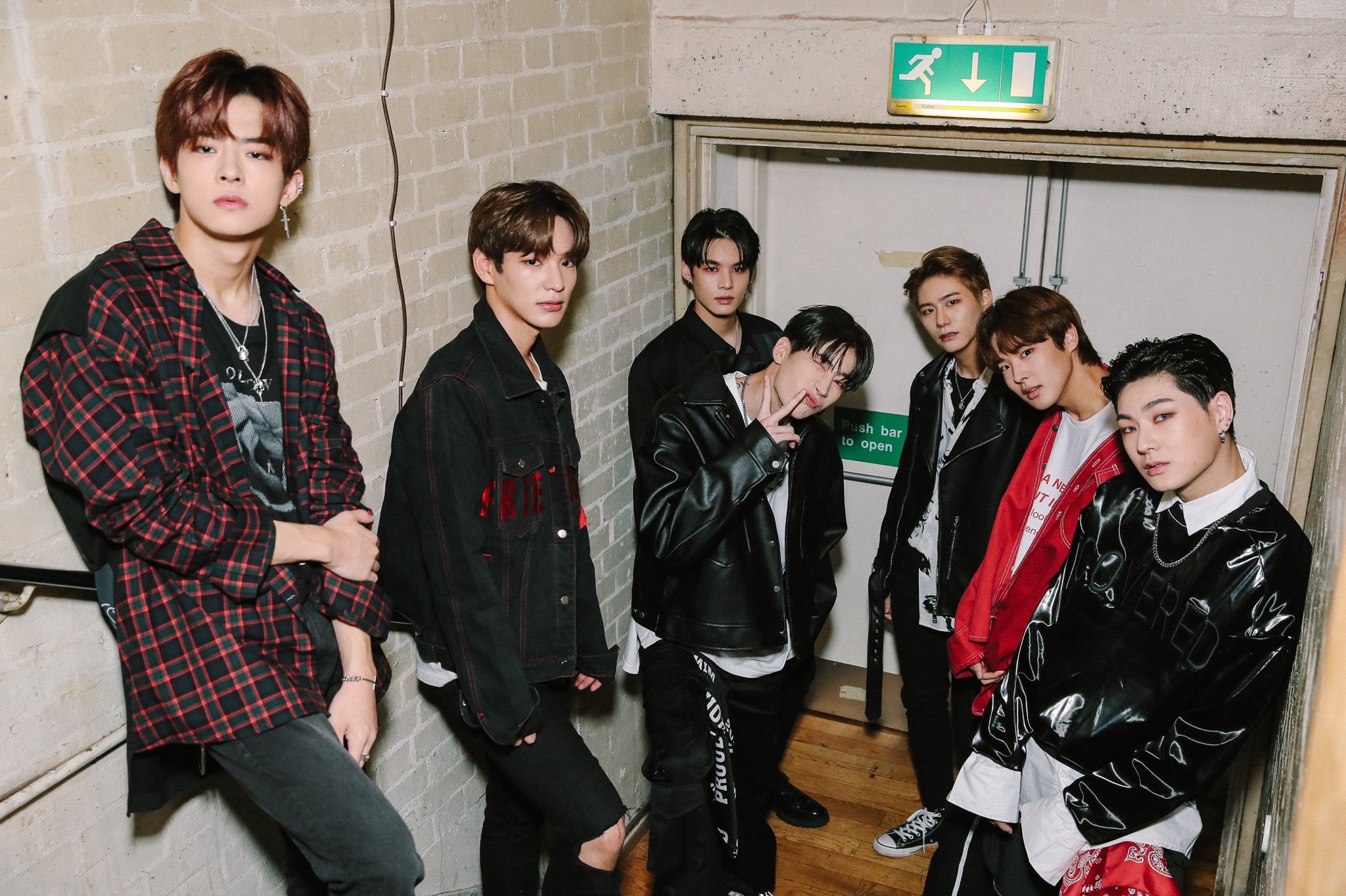 플엠이 제일 잘한일..빅톤 단사 사진작가님이랑 일하는거.. | 인스티즈