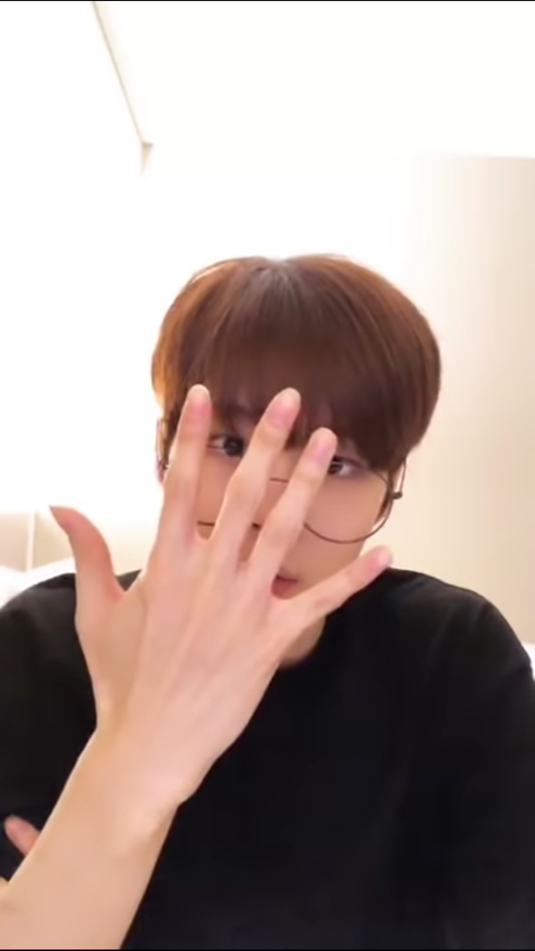 김우석 손 찐으로 예쁘다 | 인스티즈