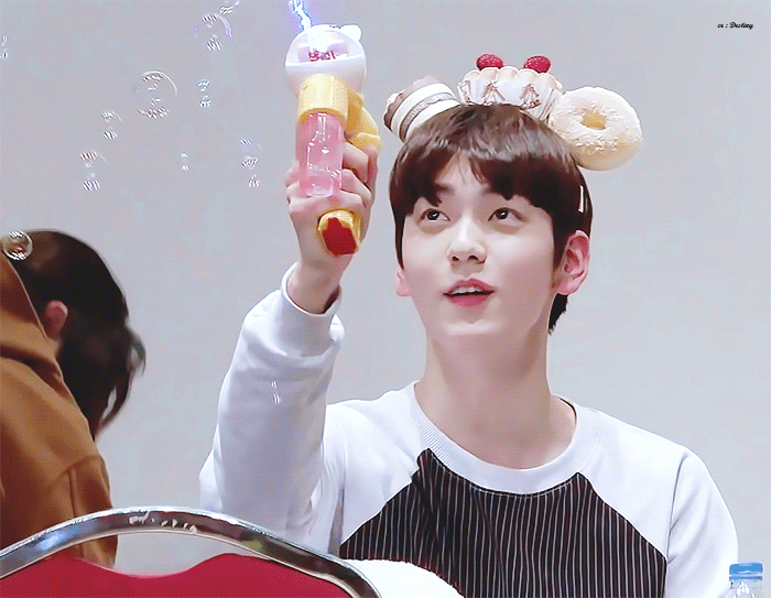 투바투 수빈 비눗방울 신나서 쐈는데 팬한테 가니까 놀란 겈ㅋㅋㅋㅋㅋㅋㅋㅋ | 인스티즈