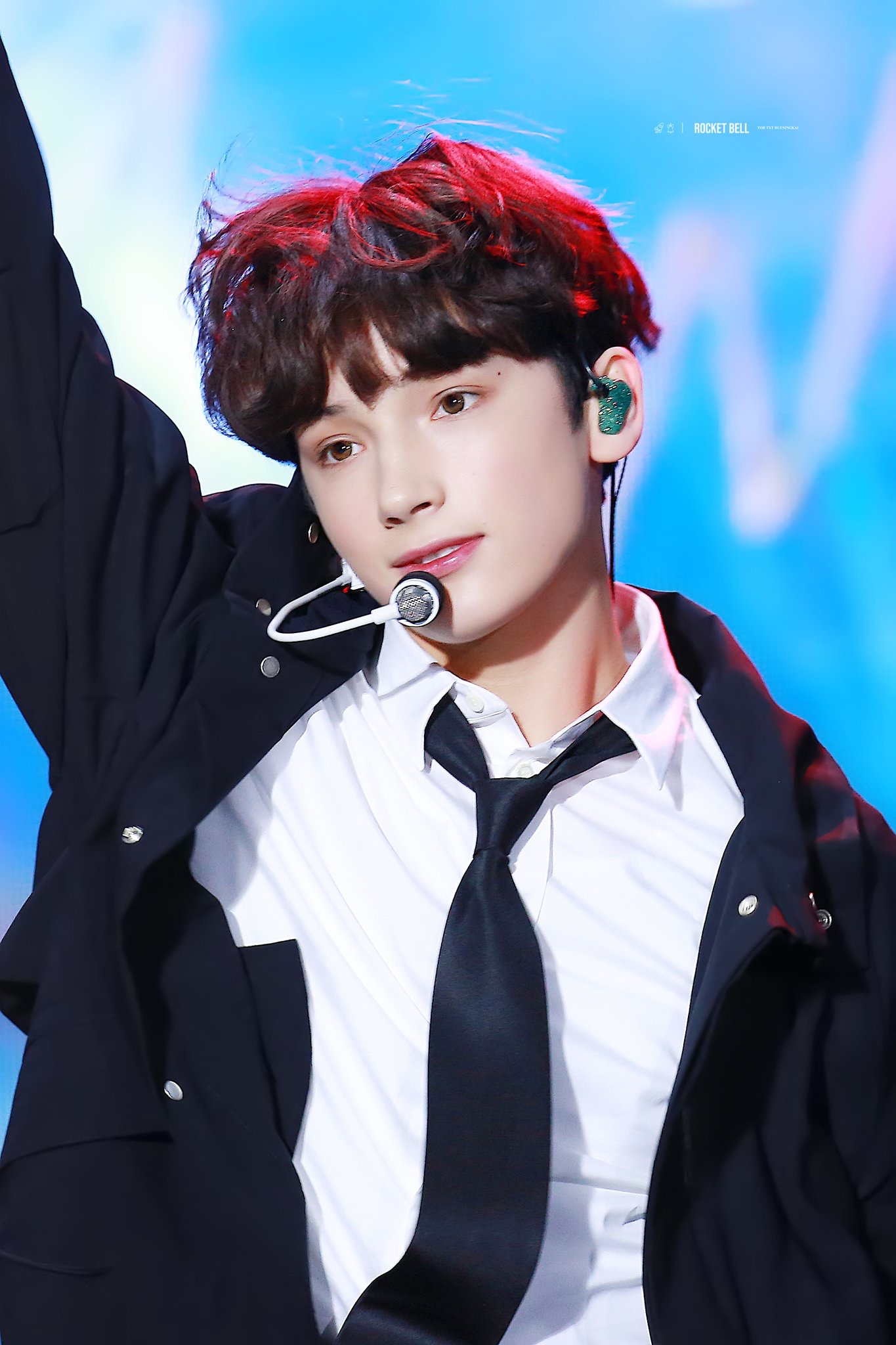 아니 나 갤러리보다 놀랬어; 투바투 휴닝카이 데뷔곡 활동때랑 943 활동때랑 분위기 확 다른 것 봐.. | 인스티즈