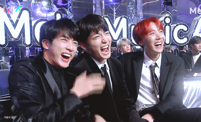 [잡담] 보통 연옌들 카메라 보면 웃는데 방탄 진은 반대야 | 인스티즈