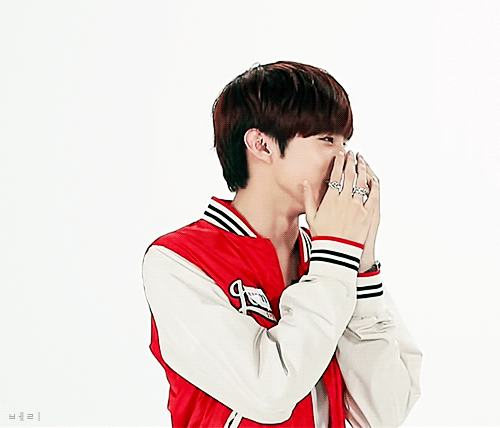 김우석 손 찐으로 예쁘다 | 인스티즈