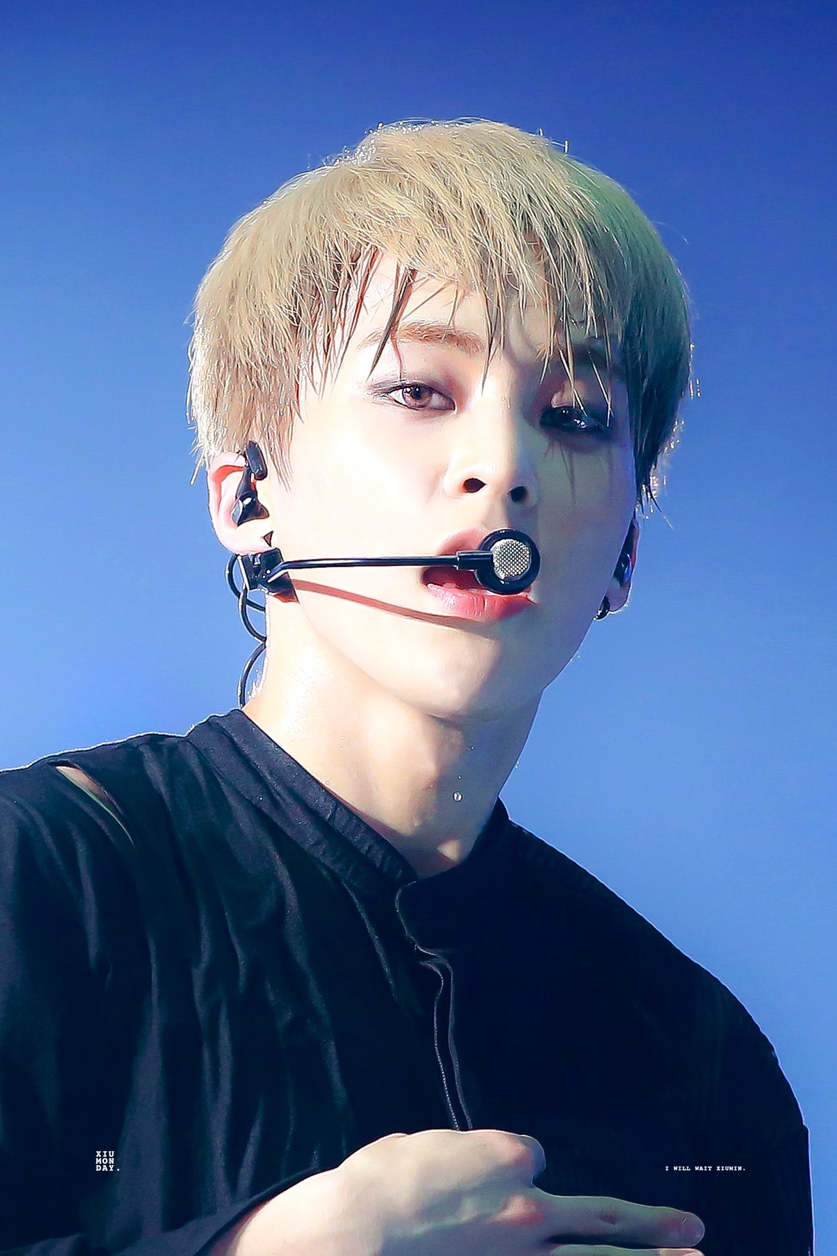 시우민 이 두사진 몇 년 차이날거같음? | 인스티즈