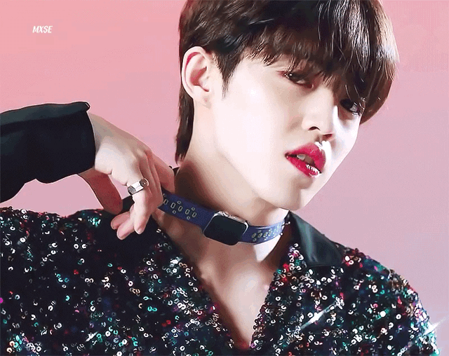 목에 걸린 애플워치 잡아뜯는 에스쿱스 | 인스티즈