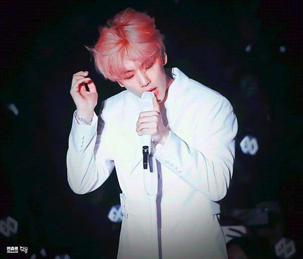 나만 백현 유엔빌리지 무대 시상식에서 자랑하고 싶었냐 | 인스티즈