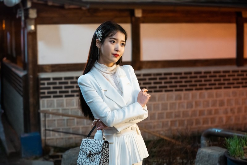 엥 머야 아이유.. 완전히 | 인스티즈