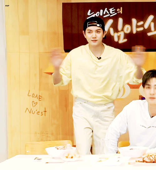 뉴이스트에는,,집중력은 조금 부족하고 산만하지만 천재겸둥귀여미들이 잇서,,, | 인스티즈