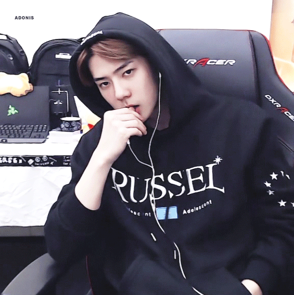 아직도 타팬들이나 머글은 세훈이 쟈갑게 느껴지게찌..? | 인스티즈